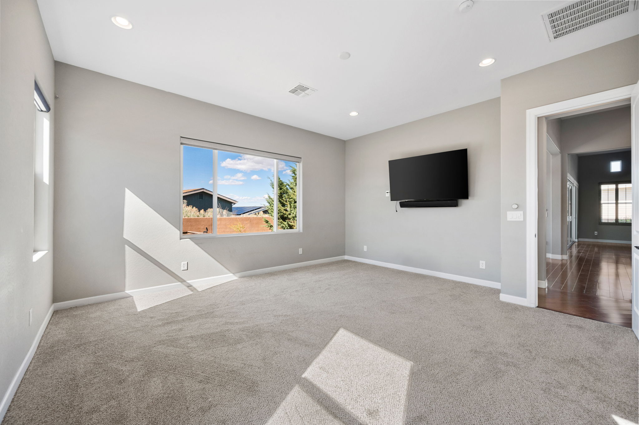 Primary Bedroom (3)