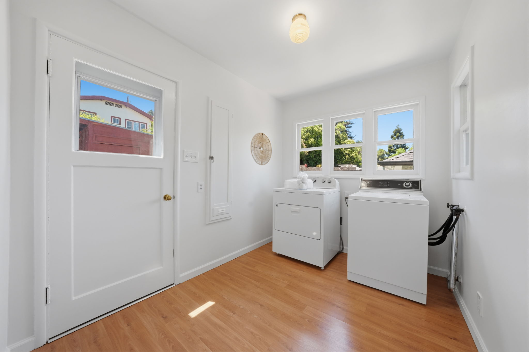  Photo 33