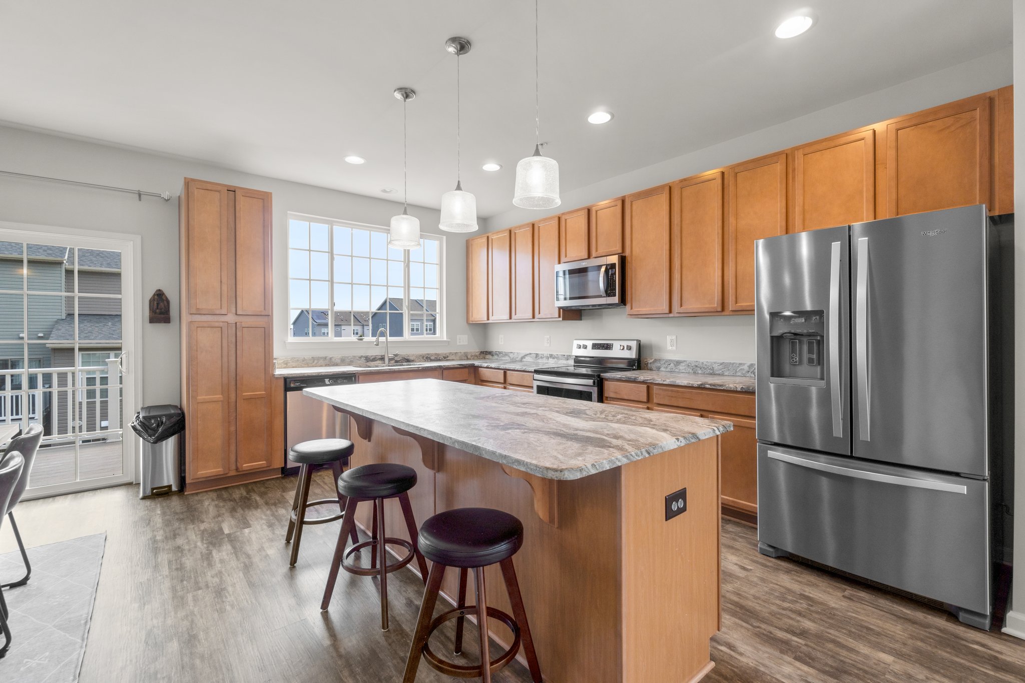 08. Kitchen.jpg