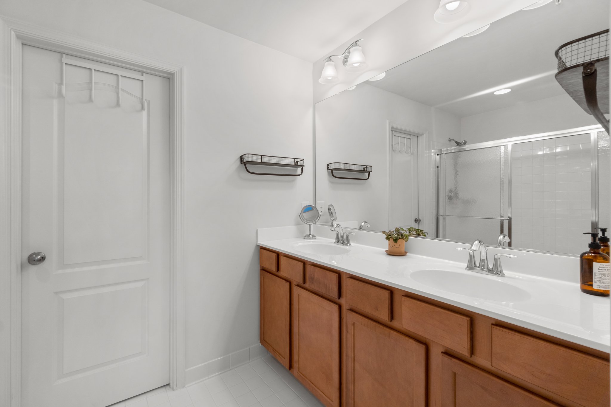 25. Upper bath.jpg