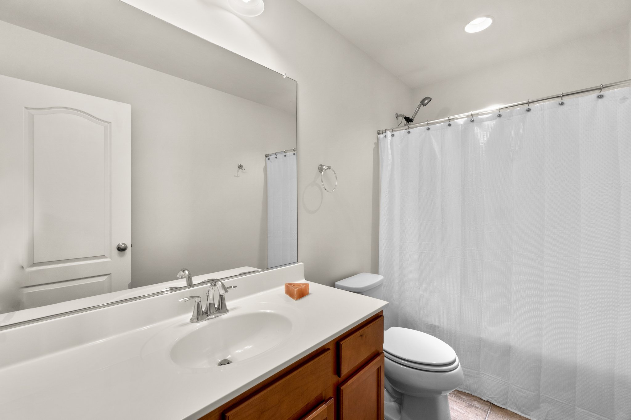 20. Upper bath.jpg