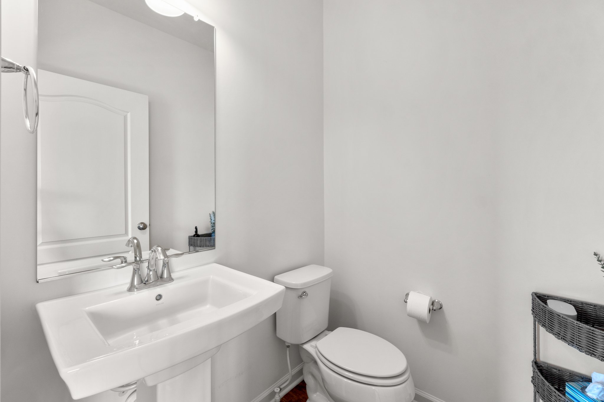 15. Main bath.jpg