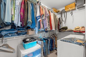 27. Closet.jpg