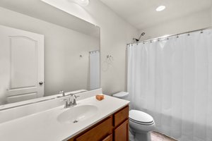 20. Upper bath.jpg