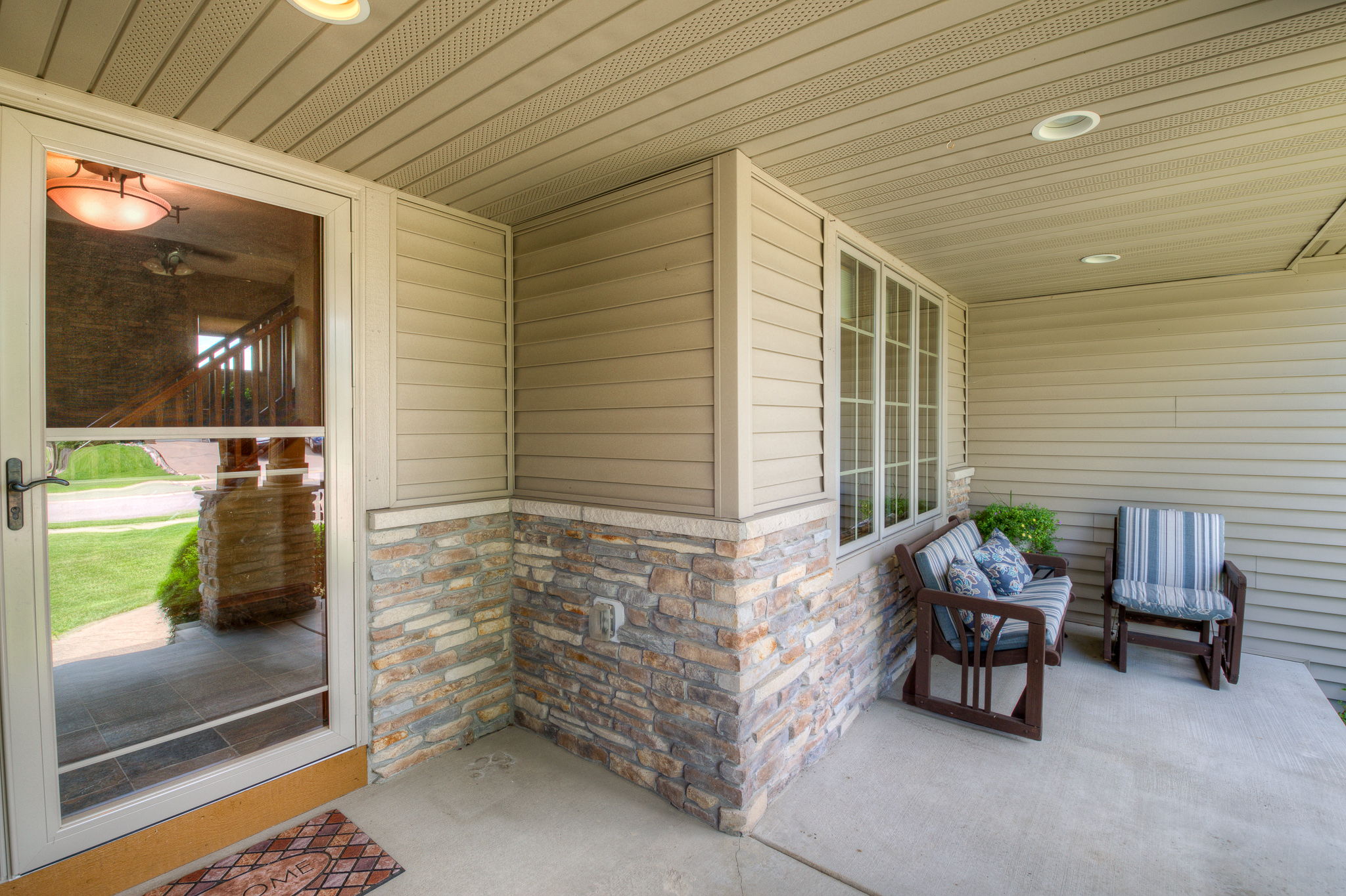 Front Porch/Entrance