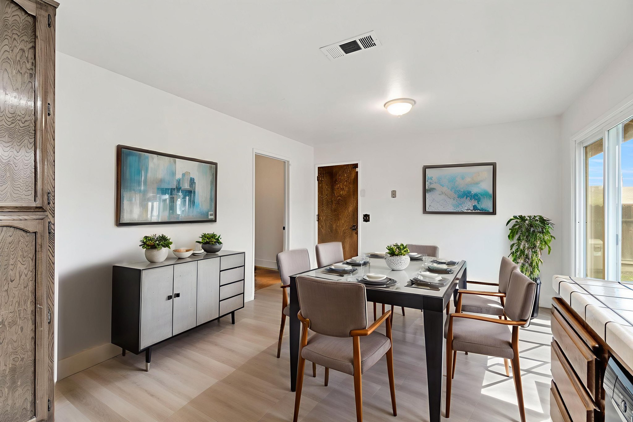 DSC00851_2_3_5 virtually staged.jpeg