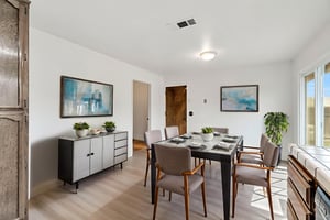 DSC00851_2_3_5 virtually staged.jpeg