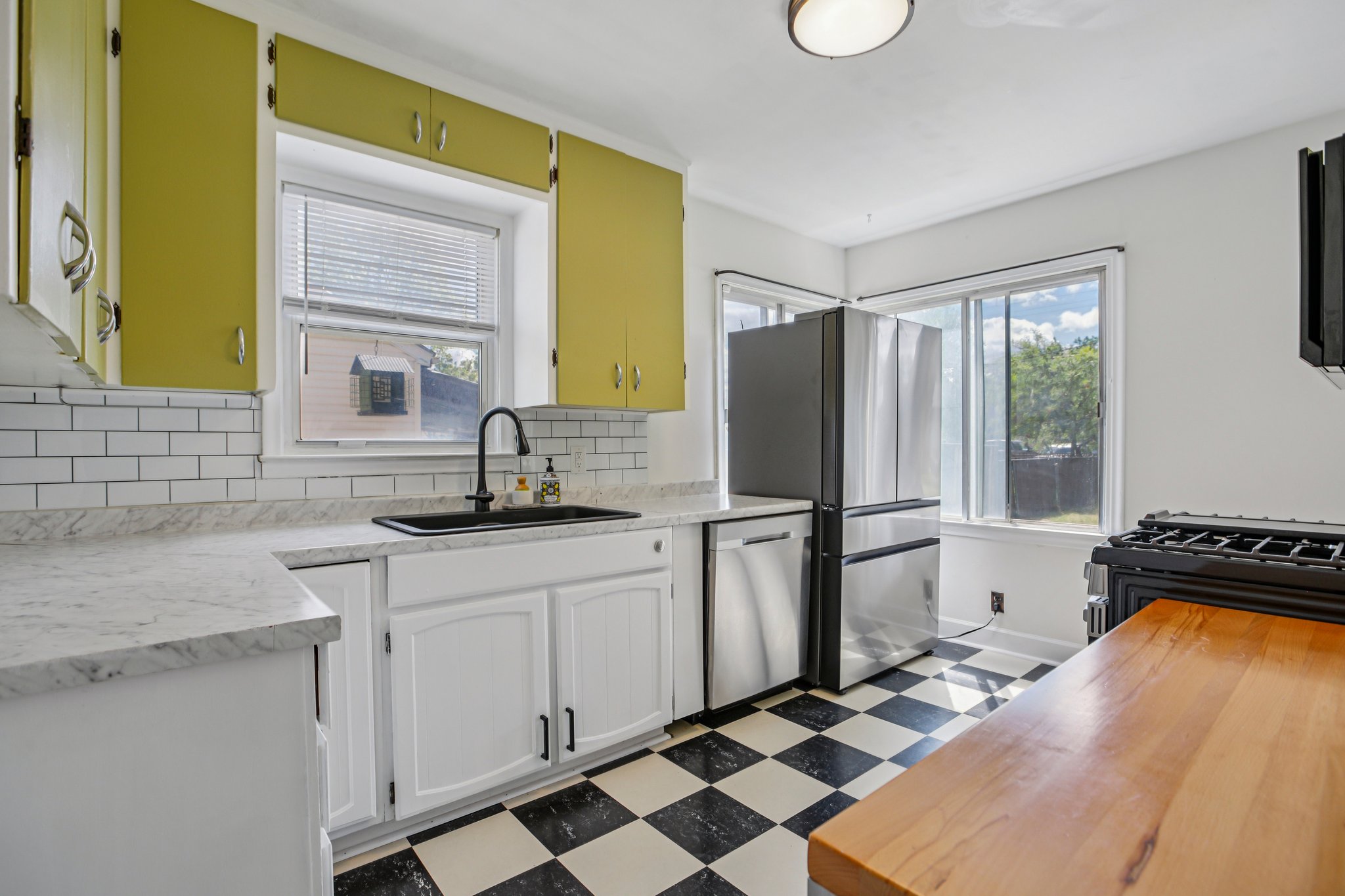 W Montague Ave-S1504-008.jpg