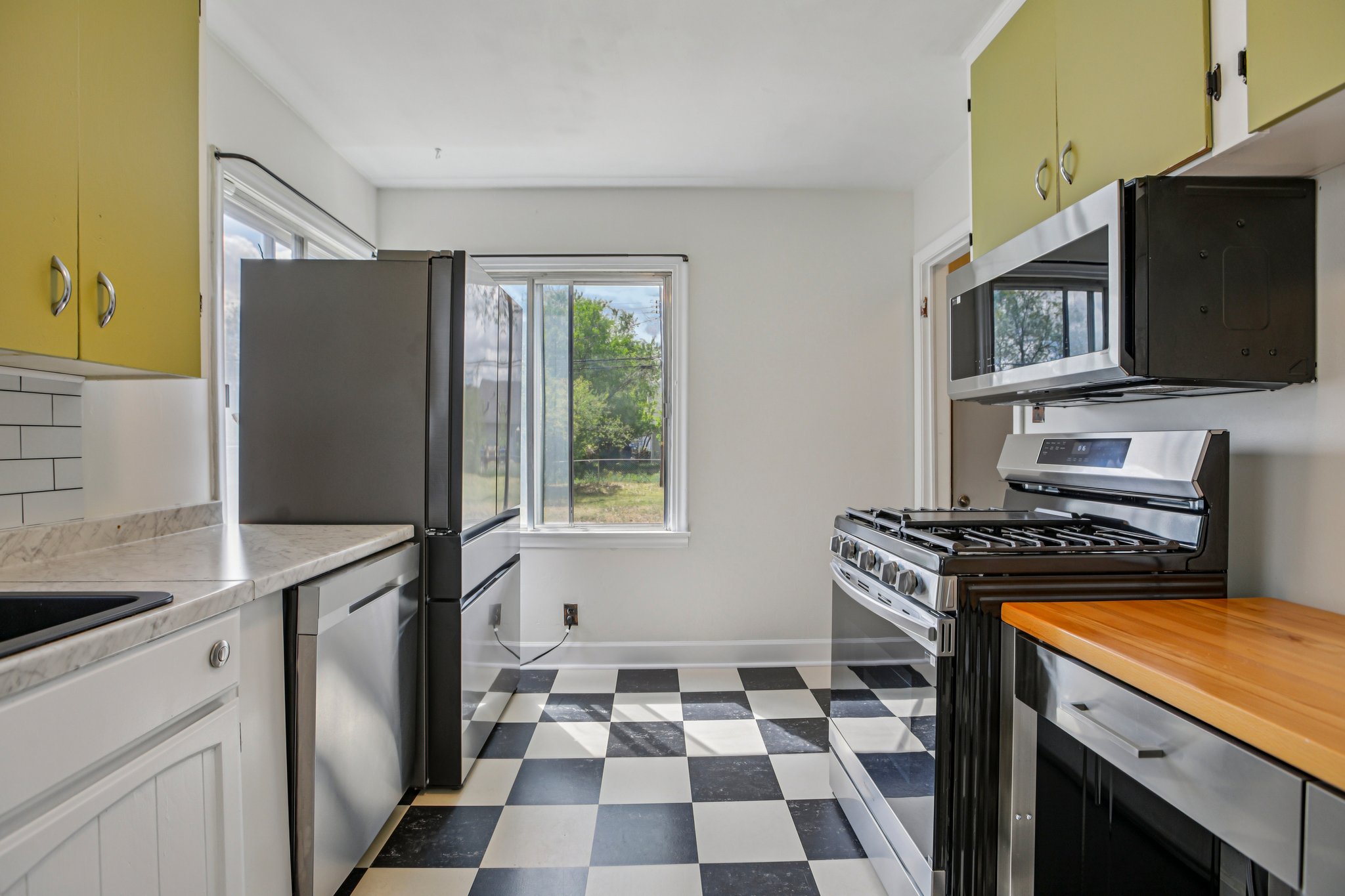 W Montague Ave-S1504-009.jpg