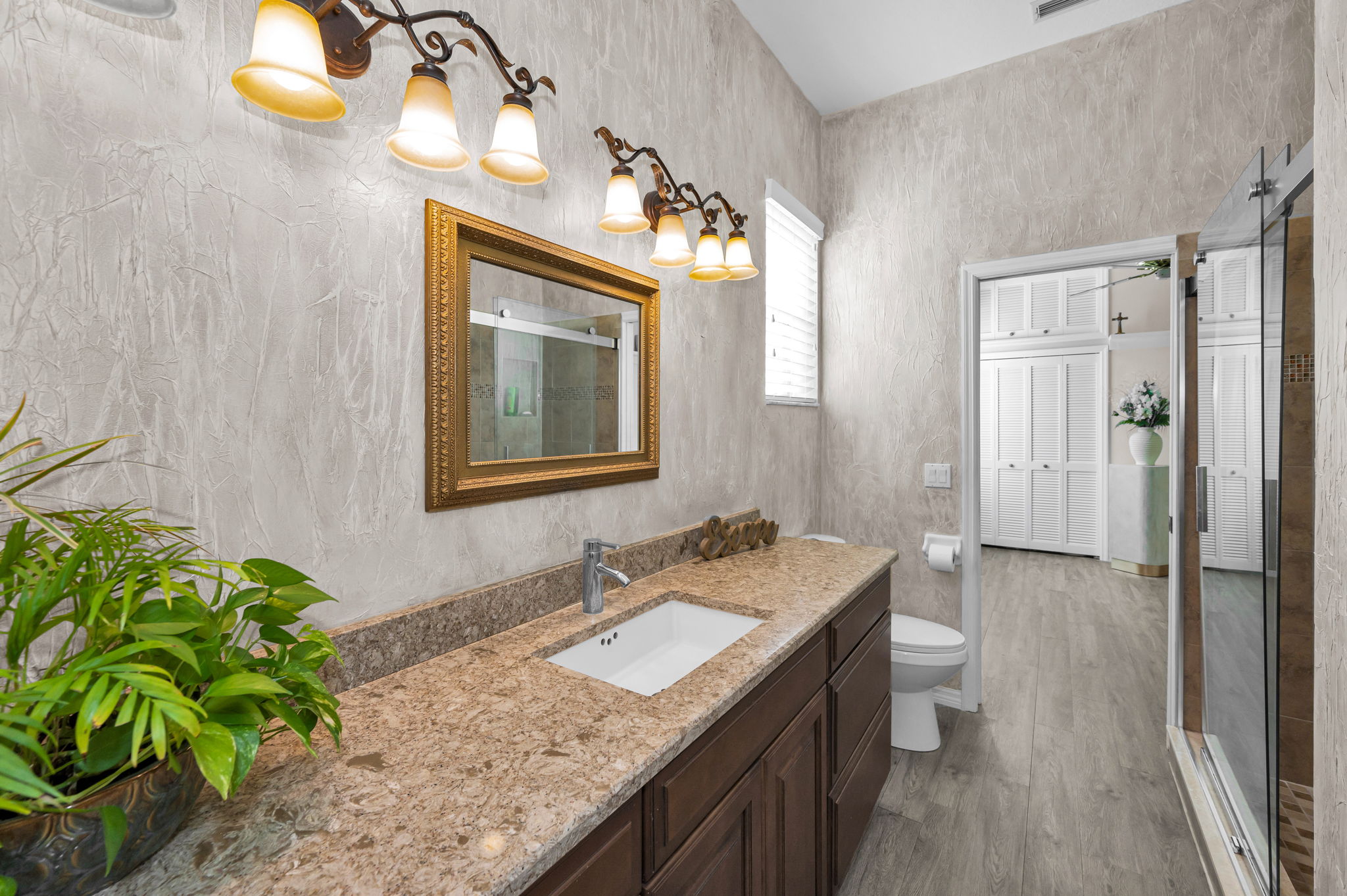 Jack n Jill Bathroom2b