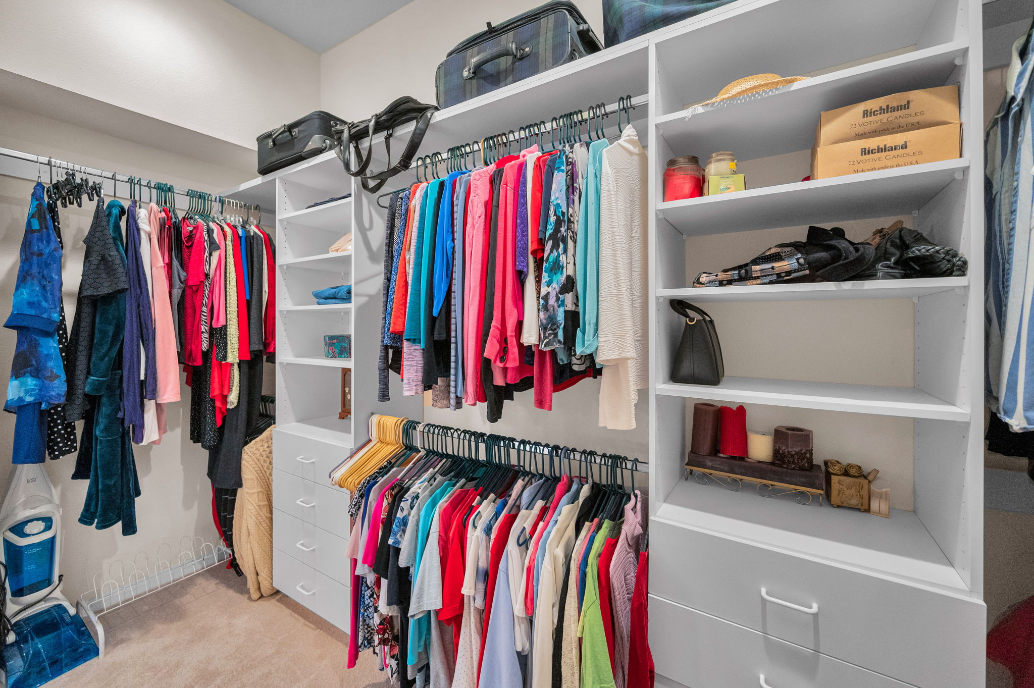 Primary Bedroom Walk-in Closet1b