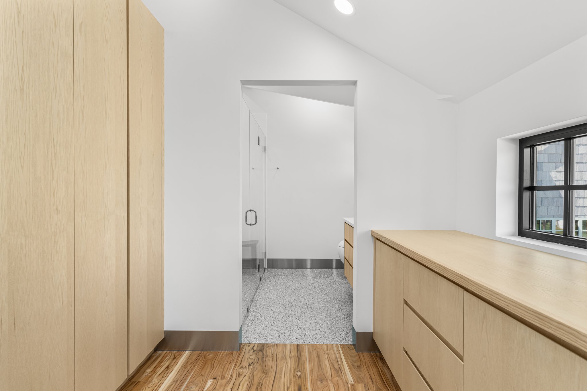 82 Nonquit Lane Tiverton, RI 02878 Michael David Commercial