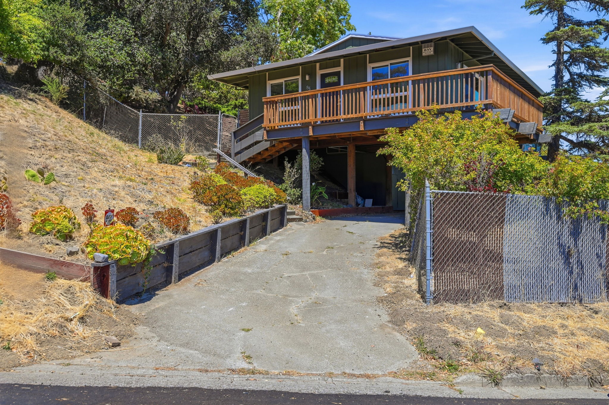 002_F8_85 Park Cir