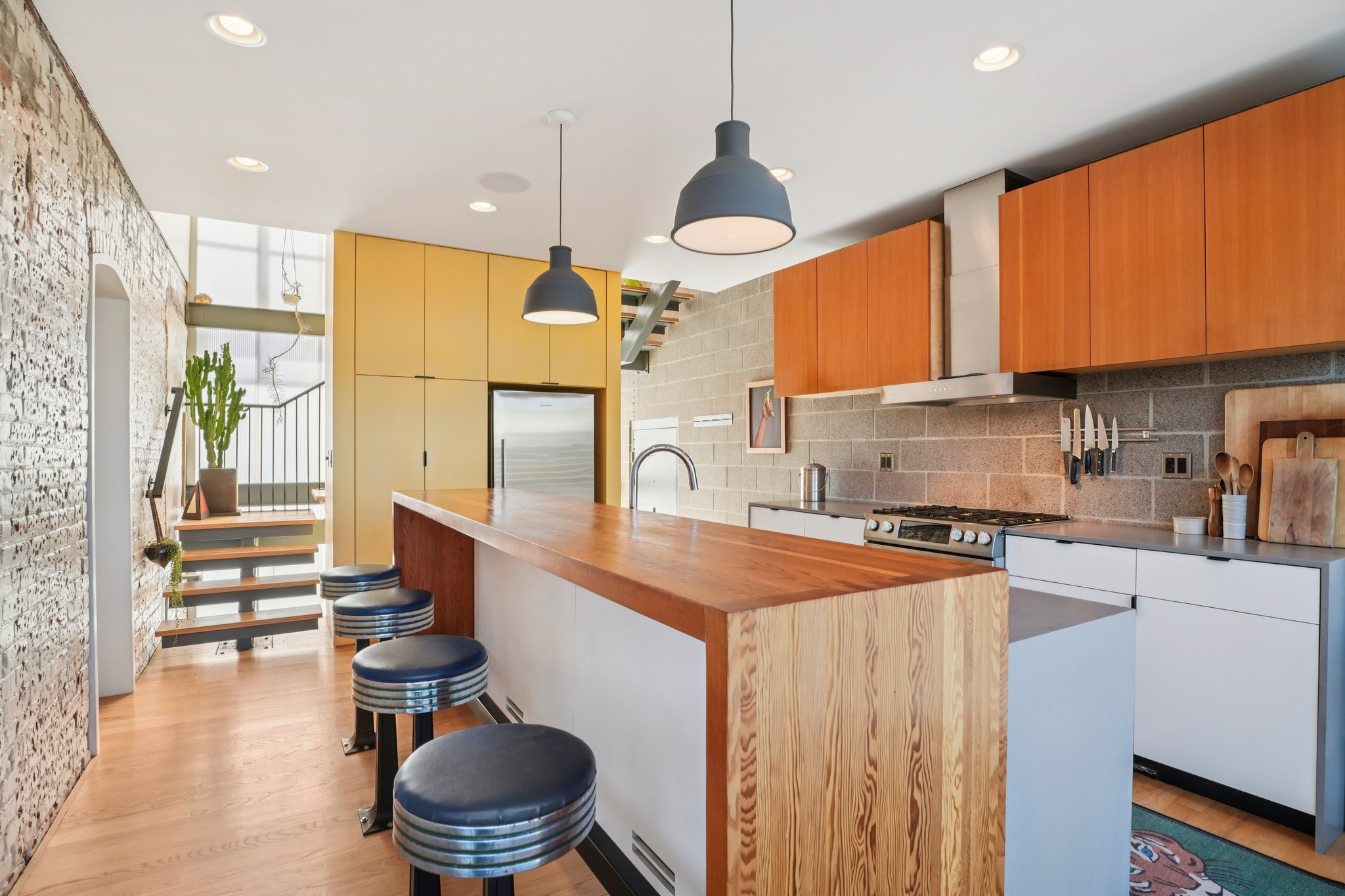 S Elati St-S2001-019.jpg