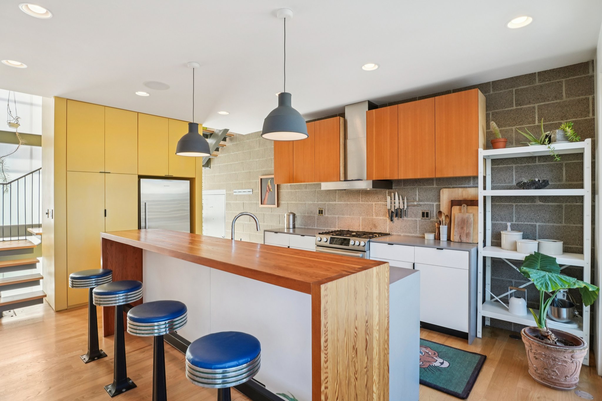 S Elati St-S2001-020.jpg