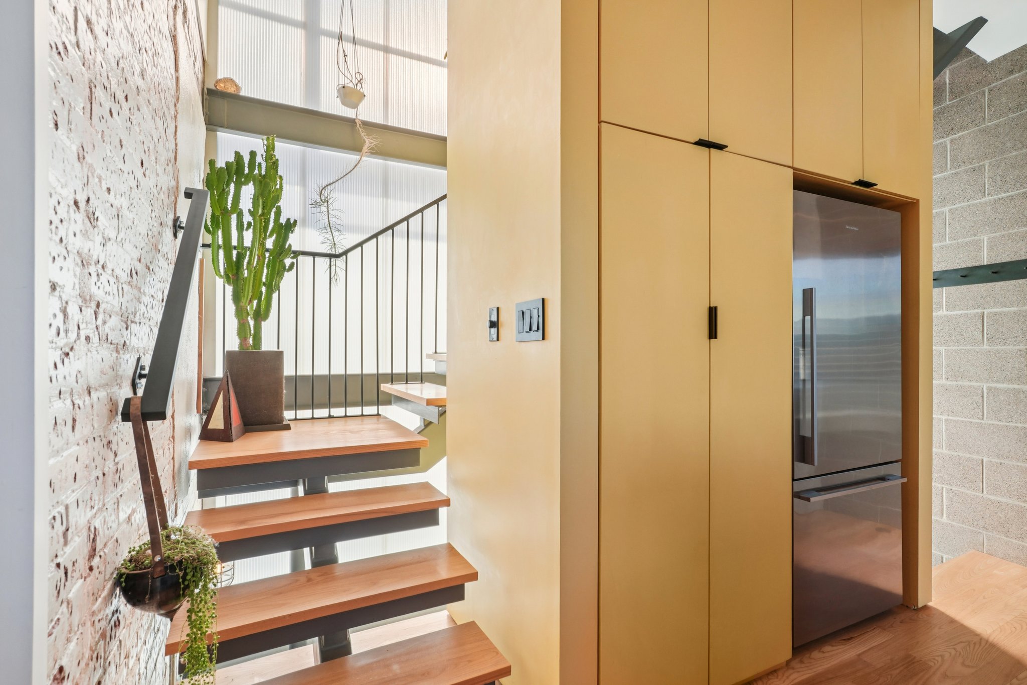 S Elati St-S2001-027.jpg