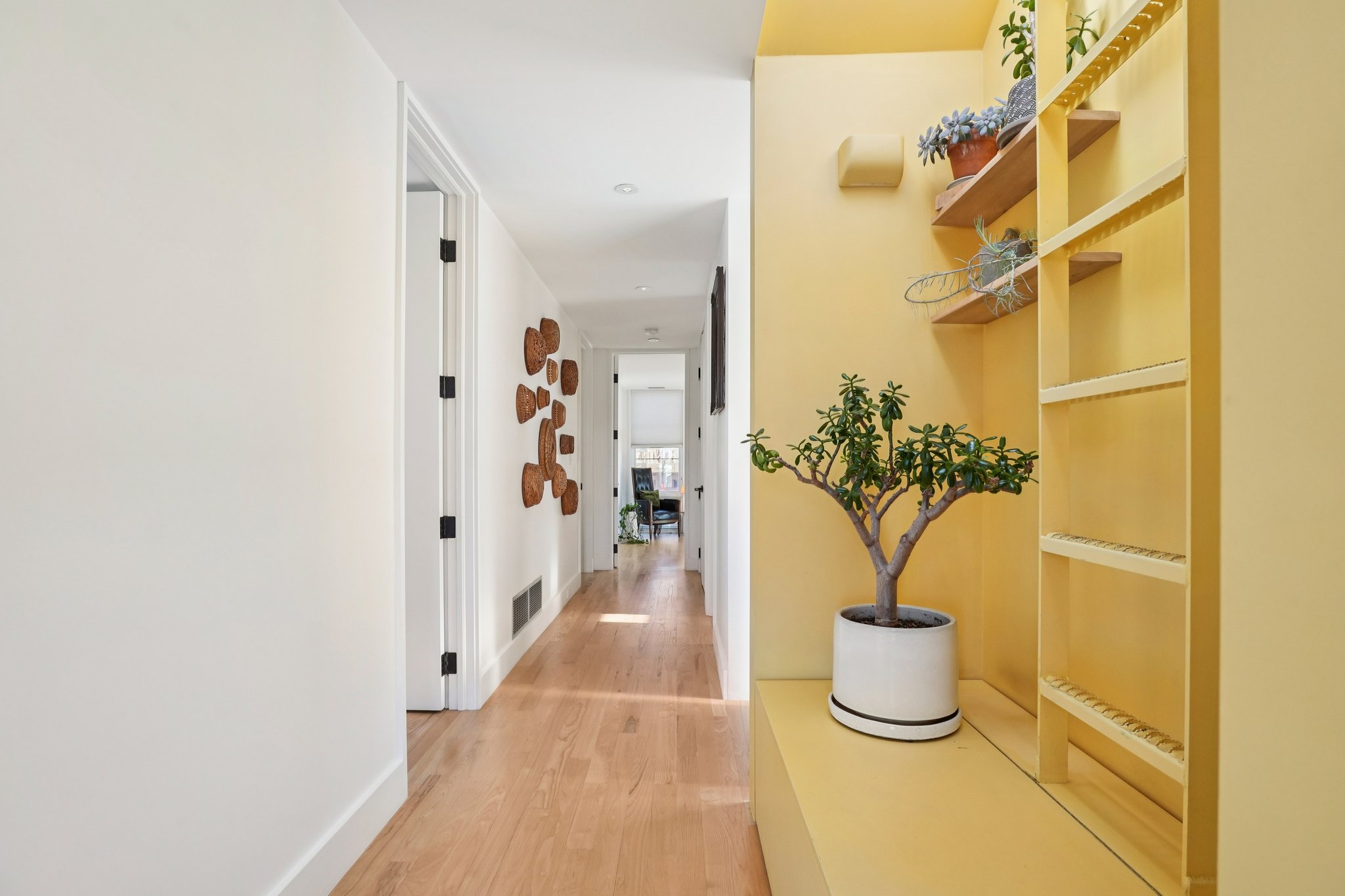 S Elati St-S2001-033.jpg