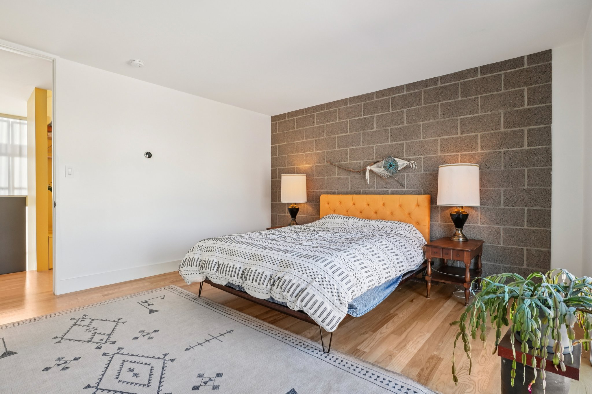 S Elati St-S2001-036.jpg