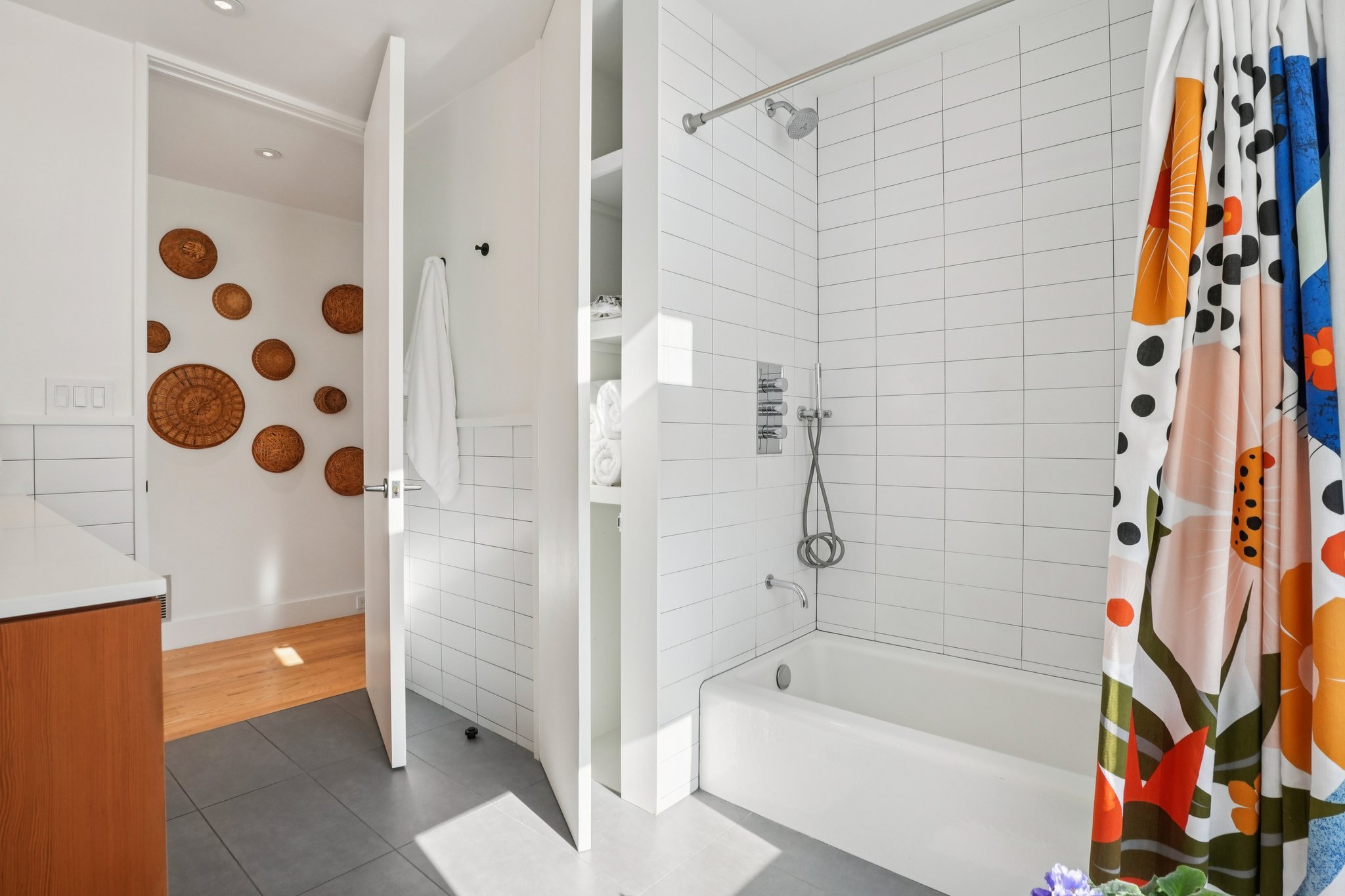 S Elati St-S2001-041.jpg