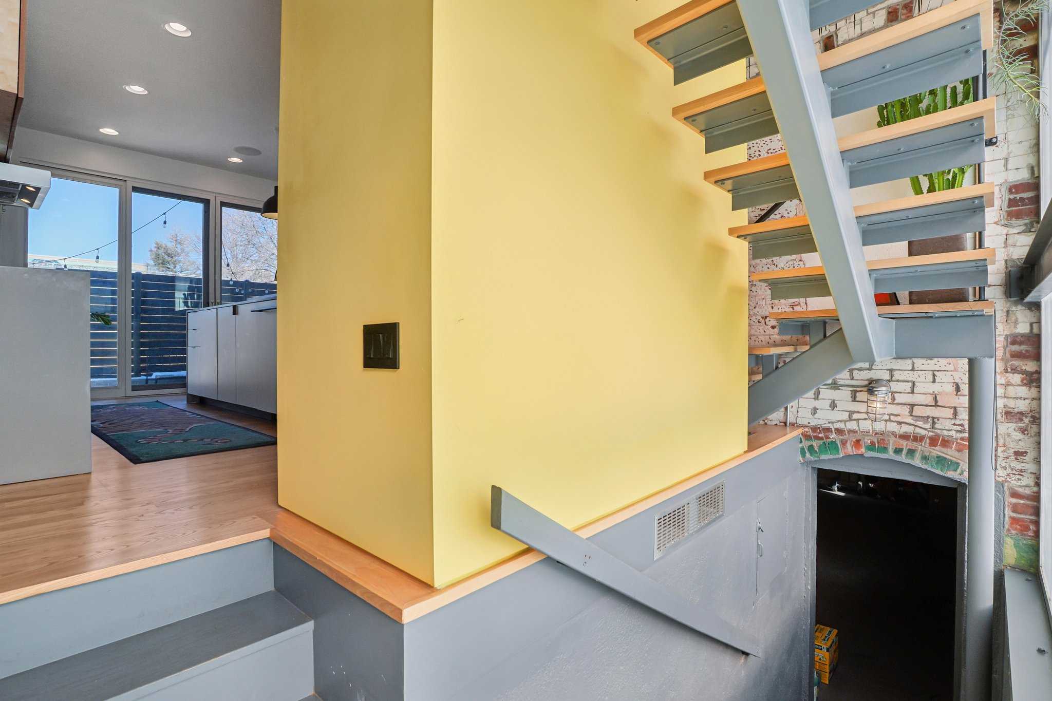 S Elati St-S2001-052.jpg