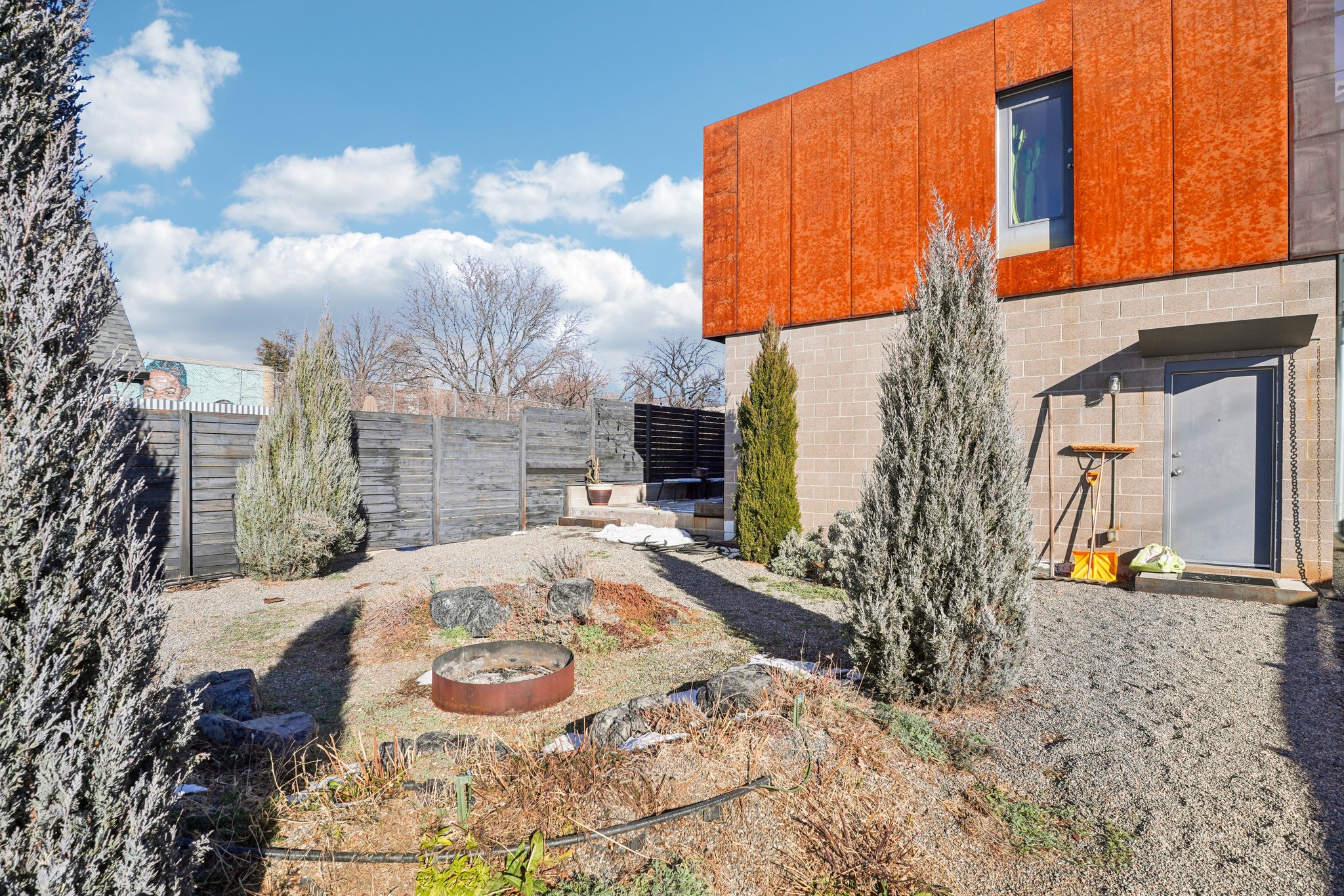 S Elati St-S2001-081.jpg