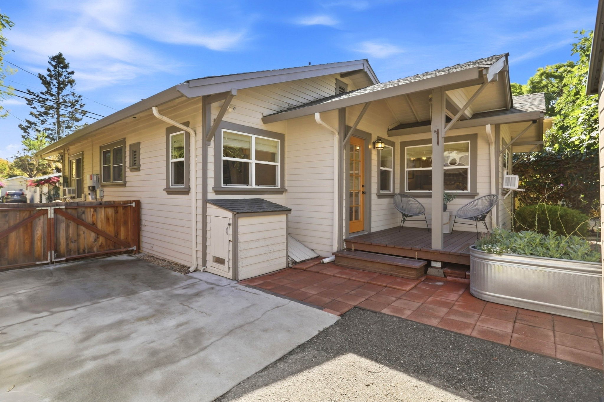 031_F8_85 S Keeble Ave
