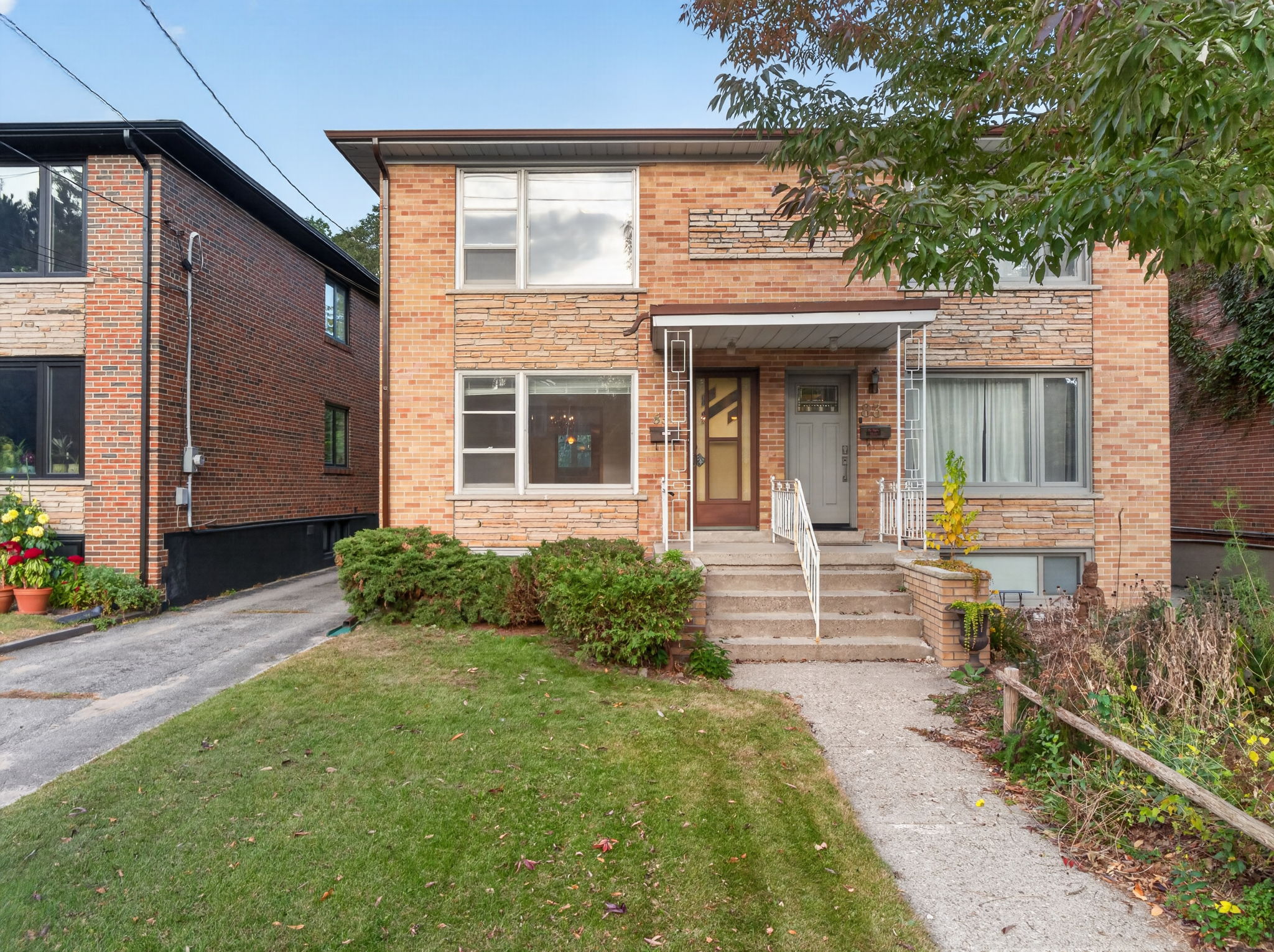 85 Victoria Park Ave Toronto, ON M4E 3S2