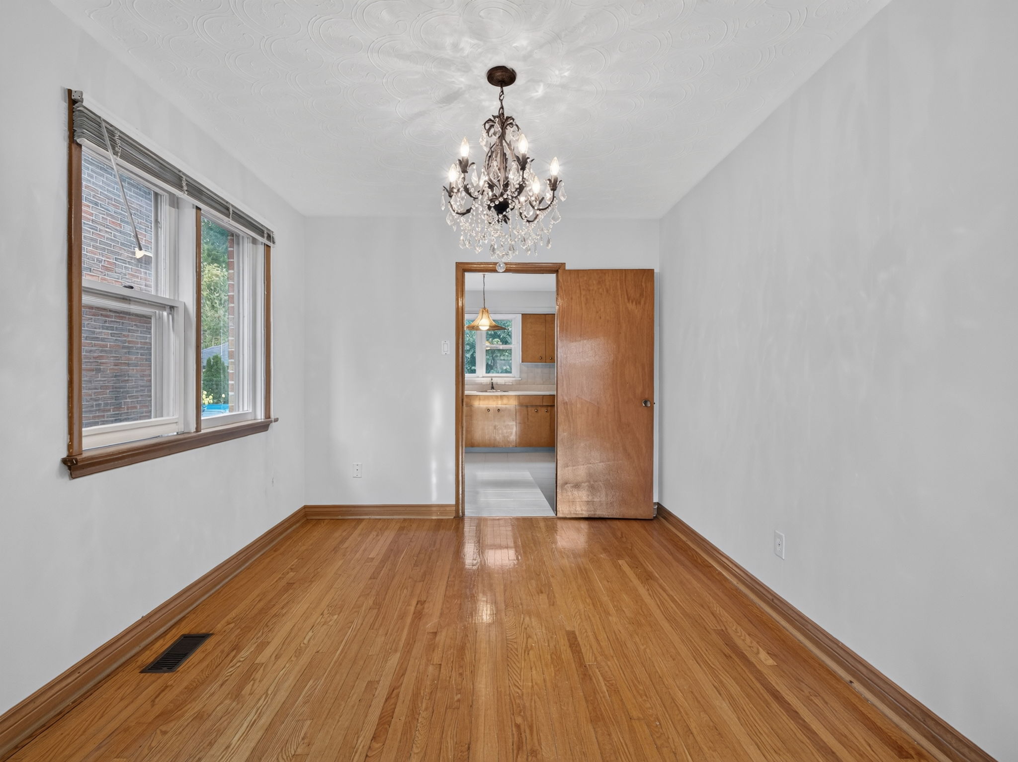 85 Victoria Park Ave Toronto, ON M4E 3S2