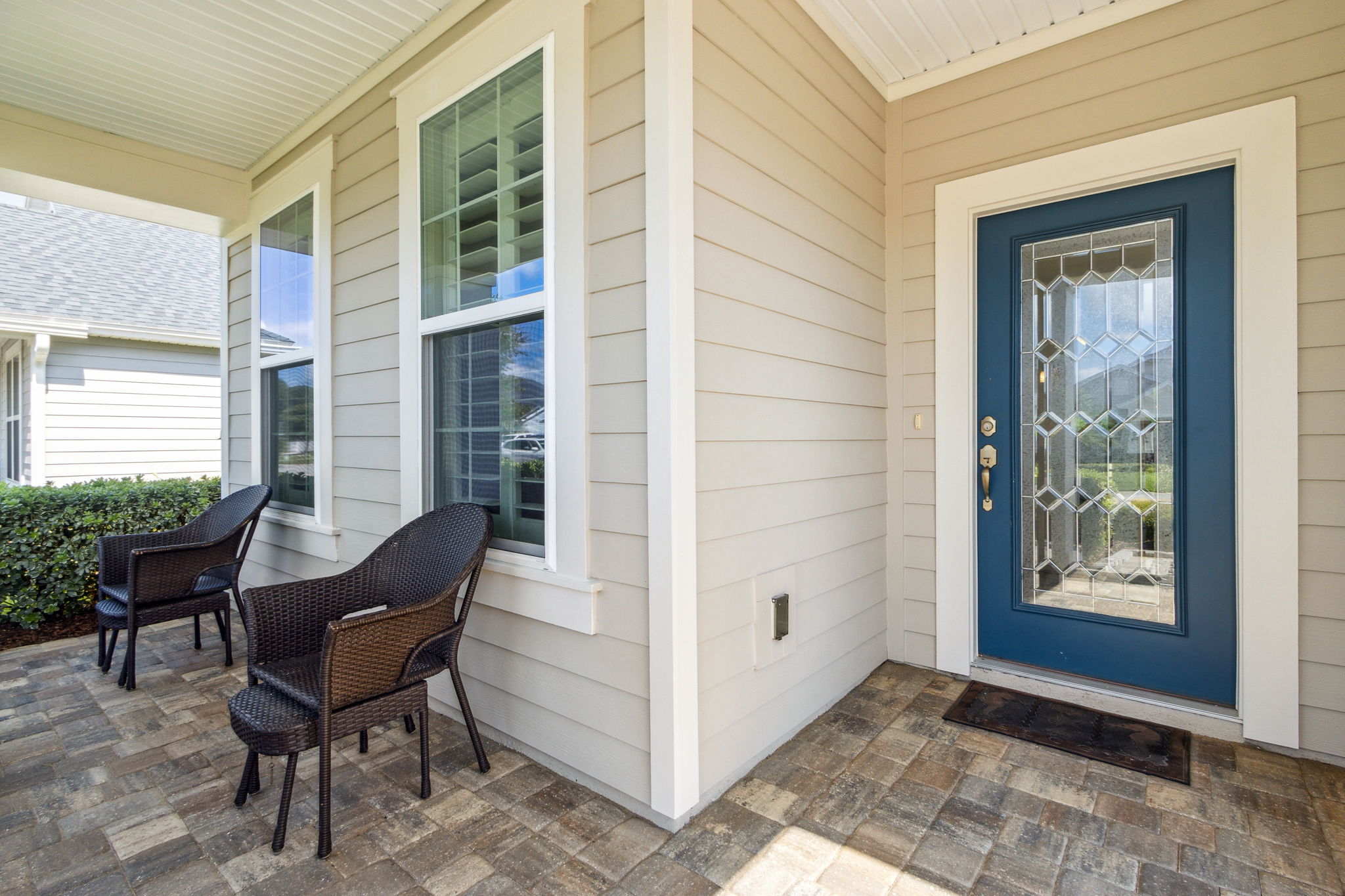 Front Porch/Entrance