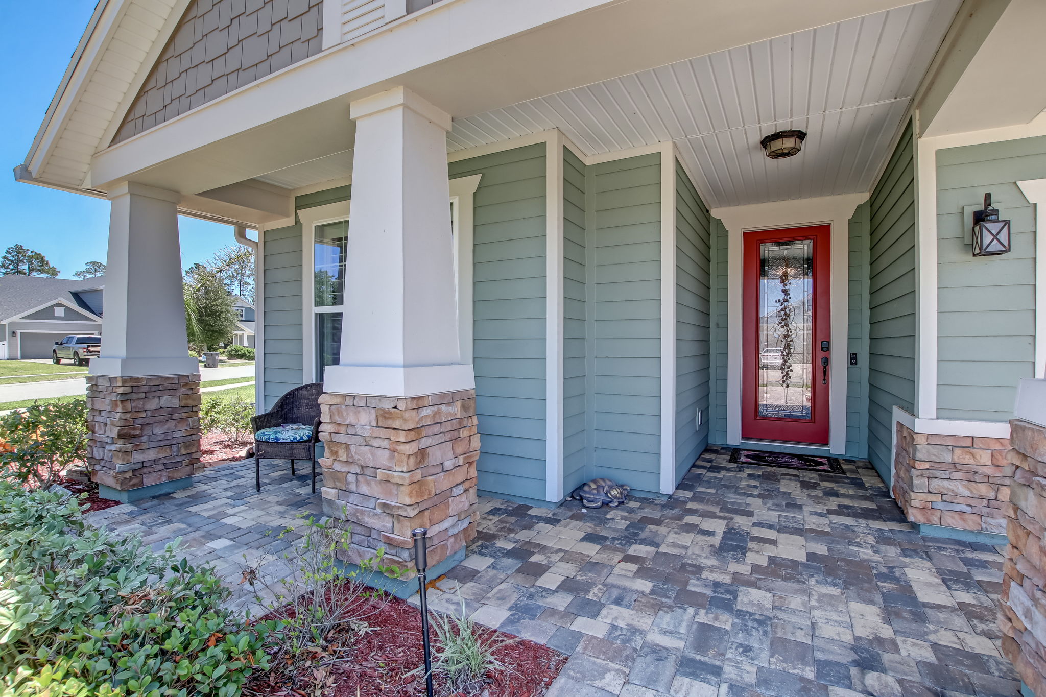 Front Porch/Entrance