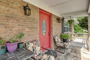 Front Porch/Entrance