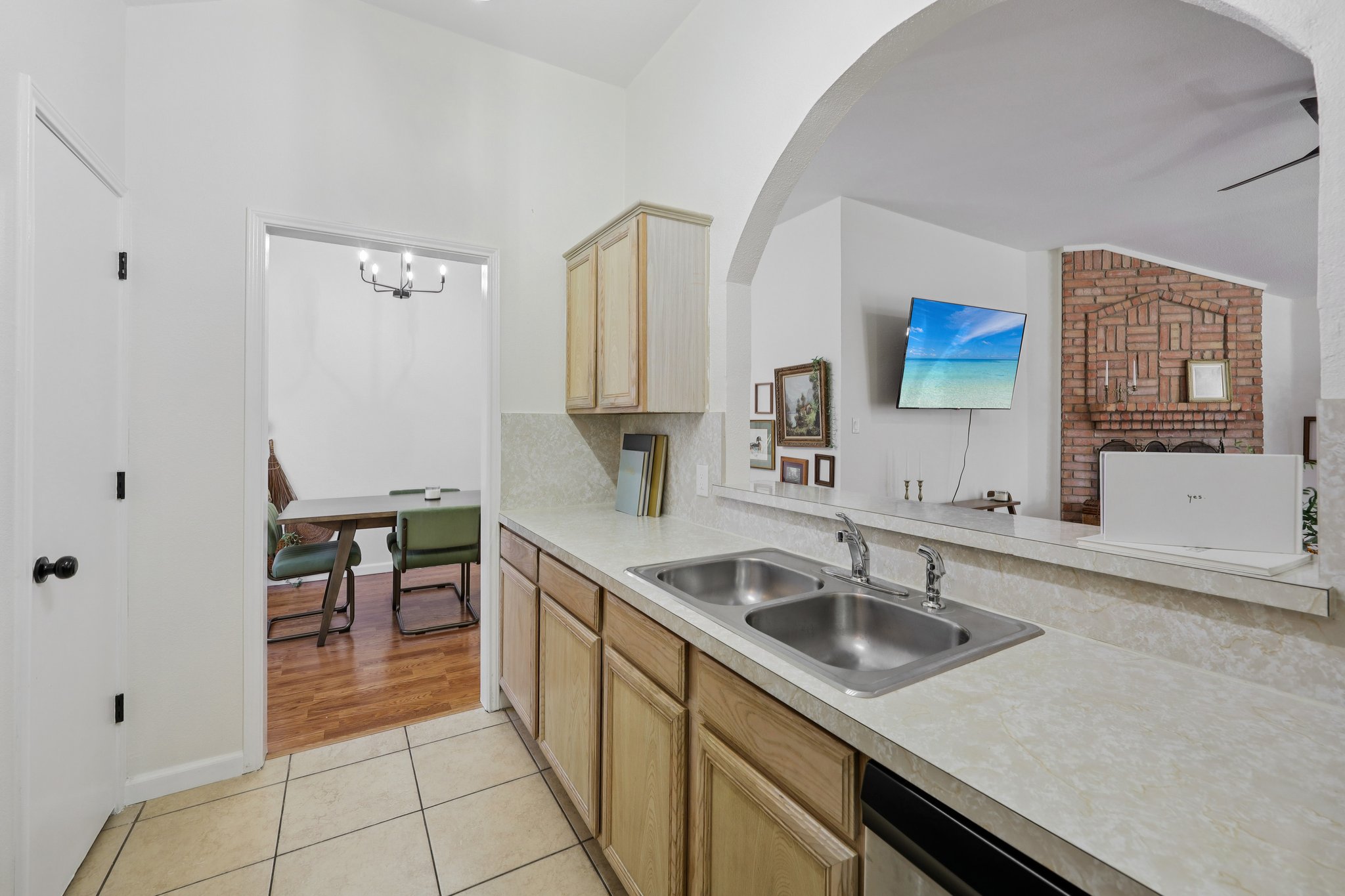 Arbor Hill Ct-S1610-016.jpg