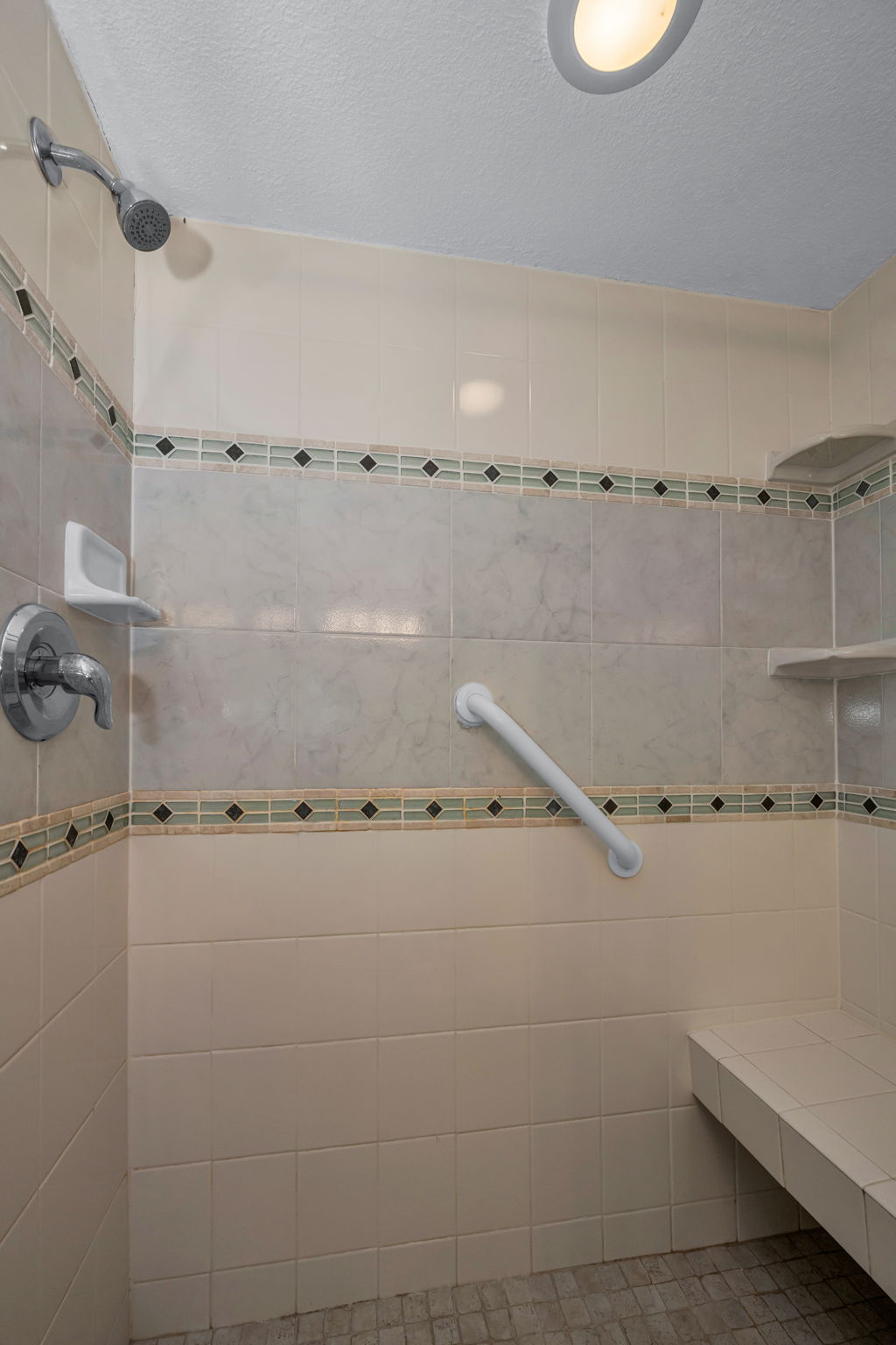 Primary Bathroom 1b