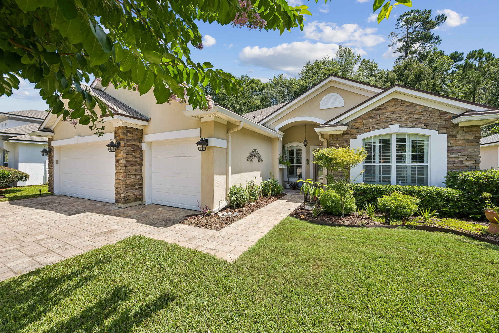 Welcome to 85128 Amagansett Dr
