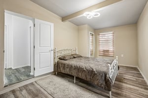 N Branch Ave-S1706-033.jpg