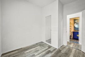 N Branch Ave-S1706-043.jpg