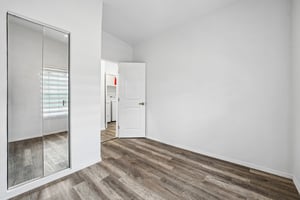N Branch Ave-S1706-044.jpg