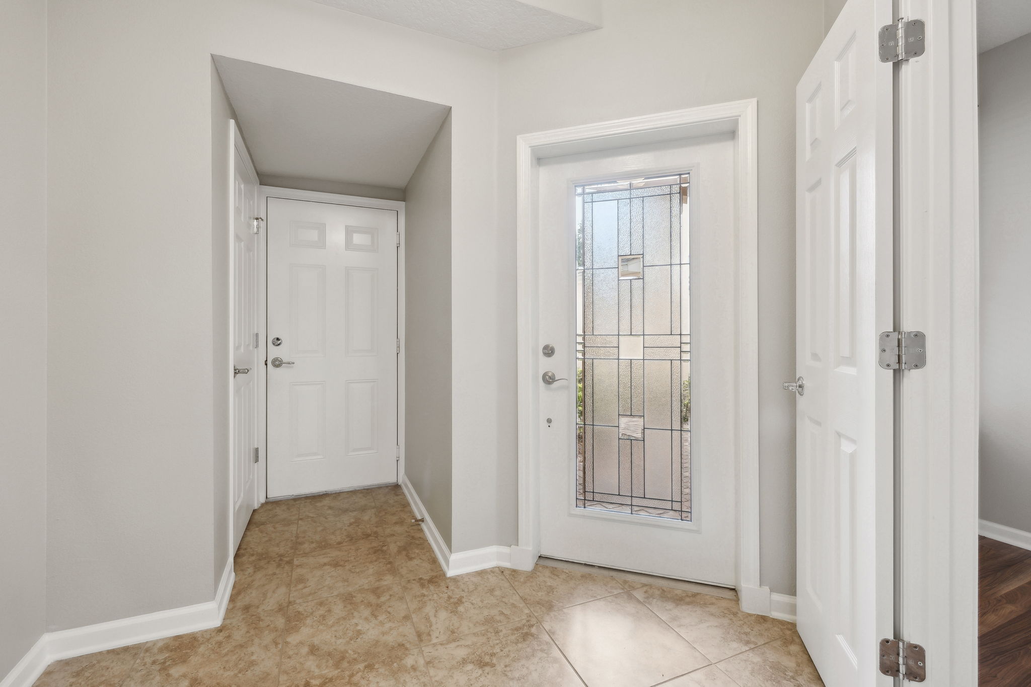 Foyer w/Designer Leaded Glass Front Door