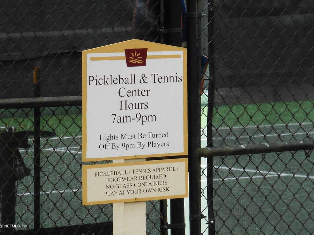 Pickleball & Tennis Courts