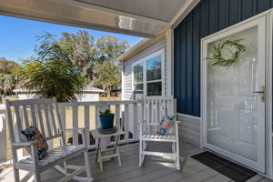 Front Porch/Entrance