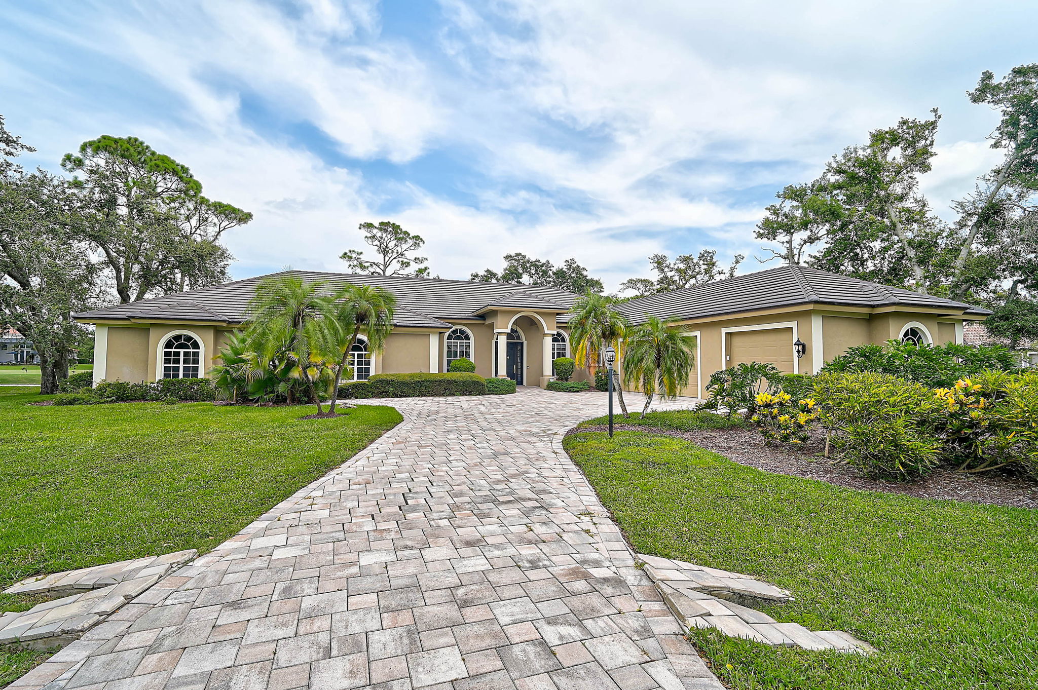852 Macewen Dr-6