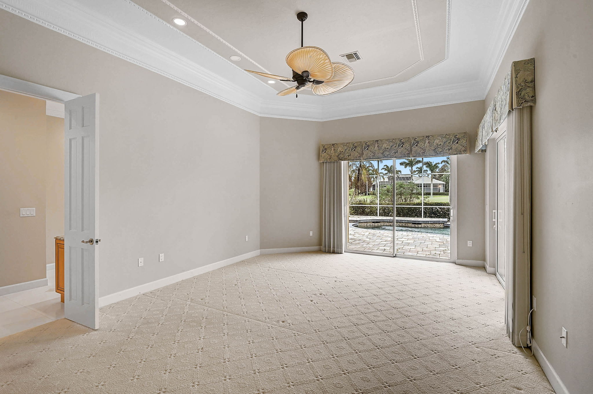 852 Macewen Dr-22