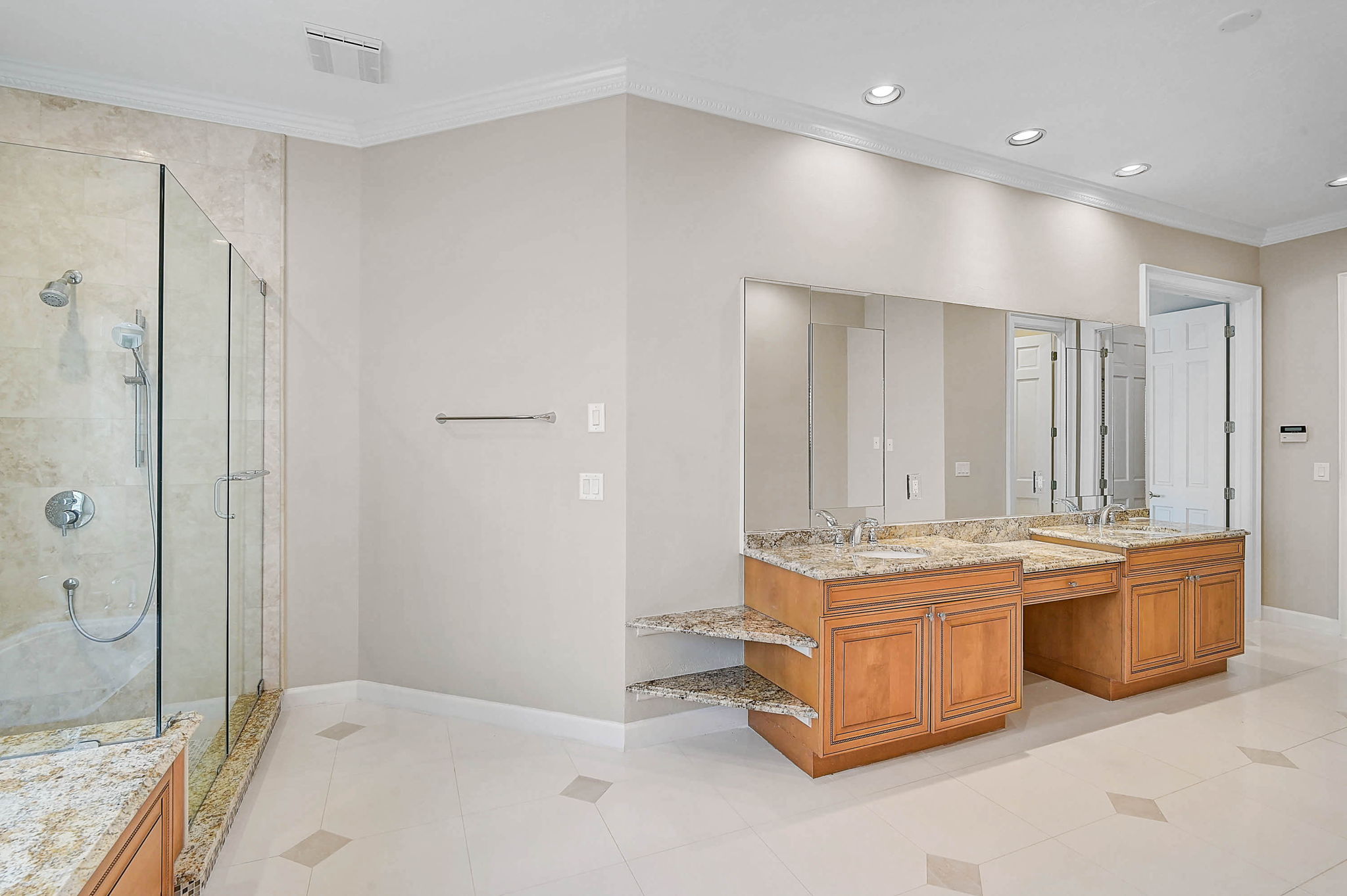 852 Macewen Dr-26