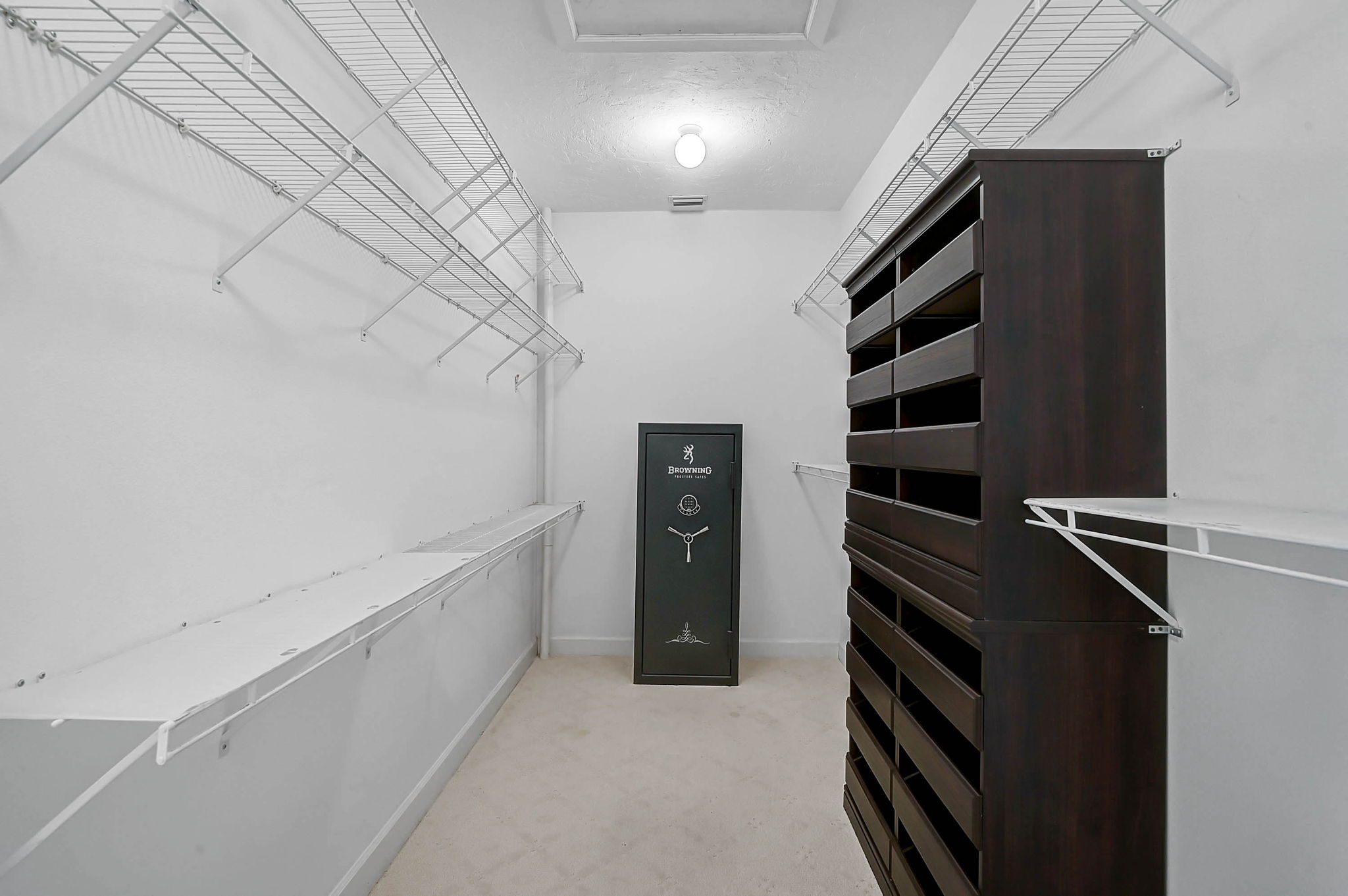 852 Macewen Dr-28