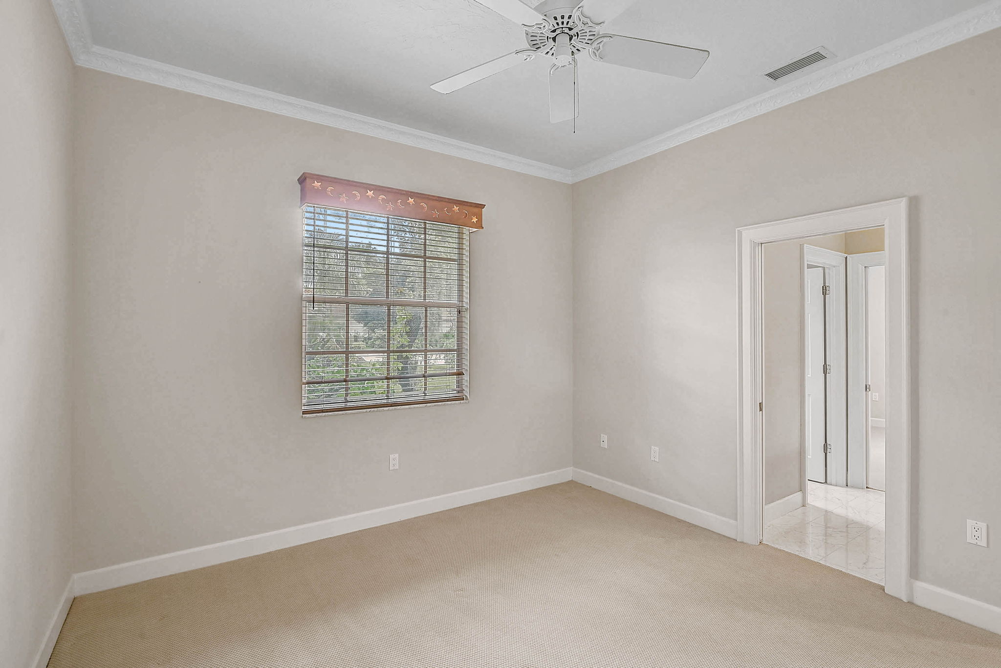 852 Macewen Dr-30