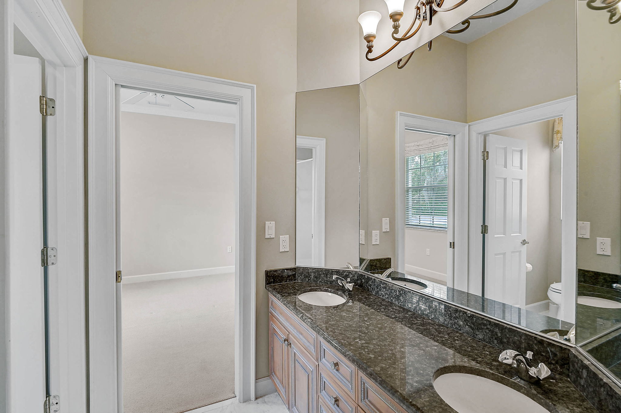 852 Macewen Dr-31