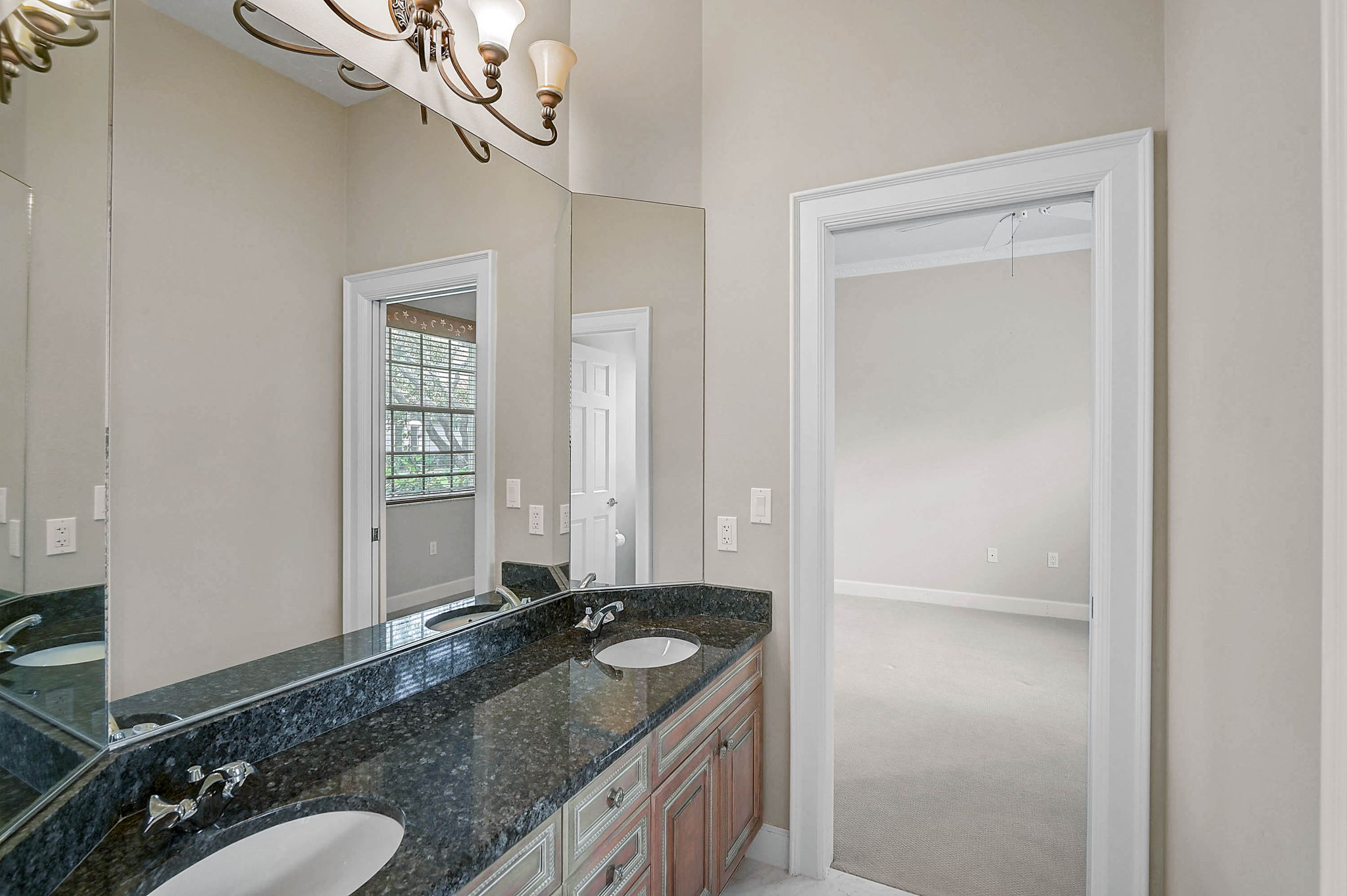 852 Macewen Dr-32