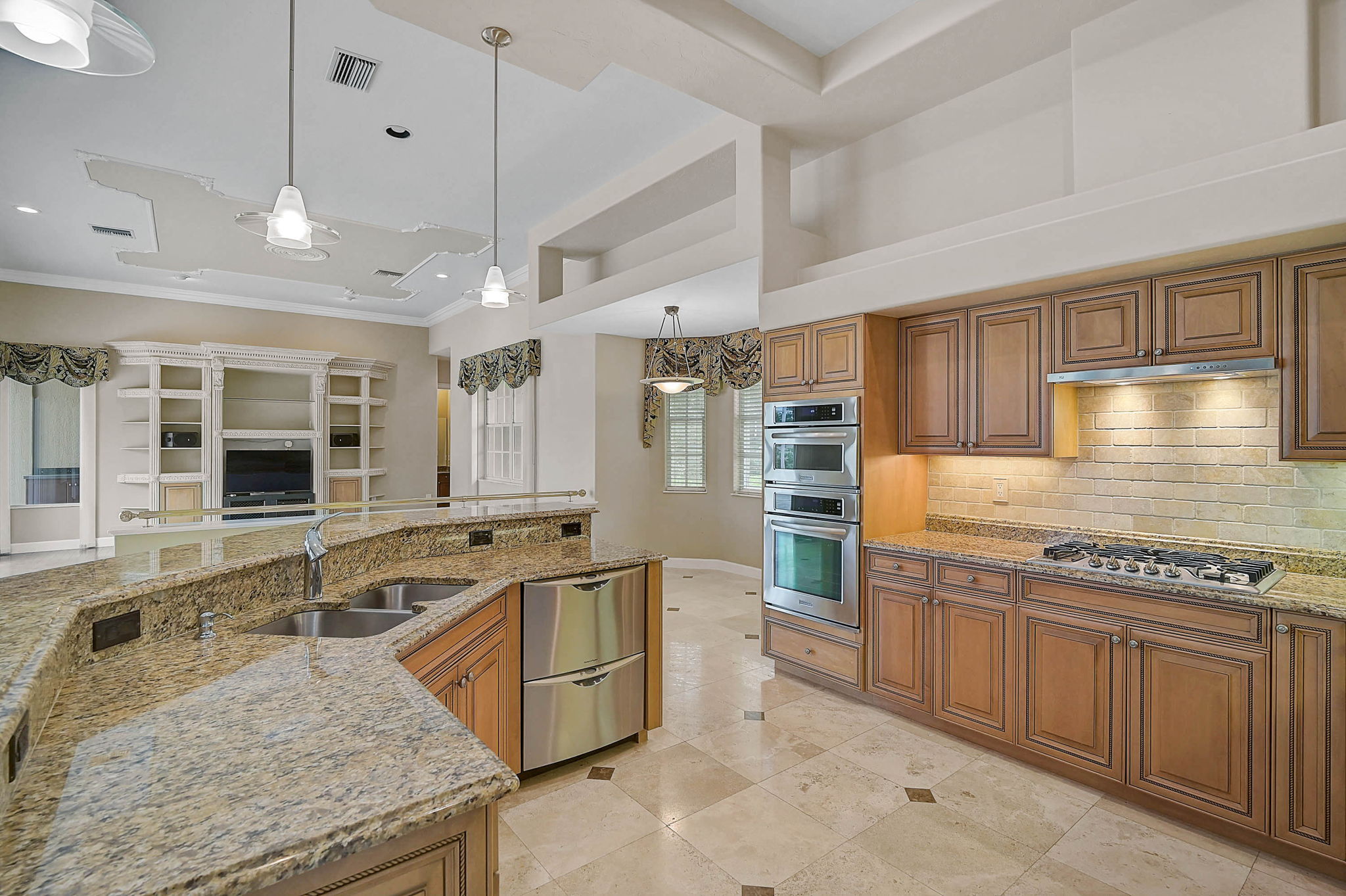 852 Macewen Dr-40