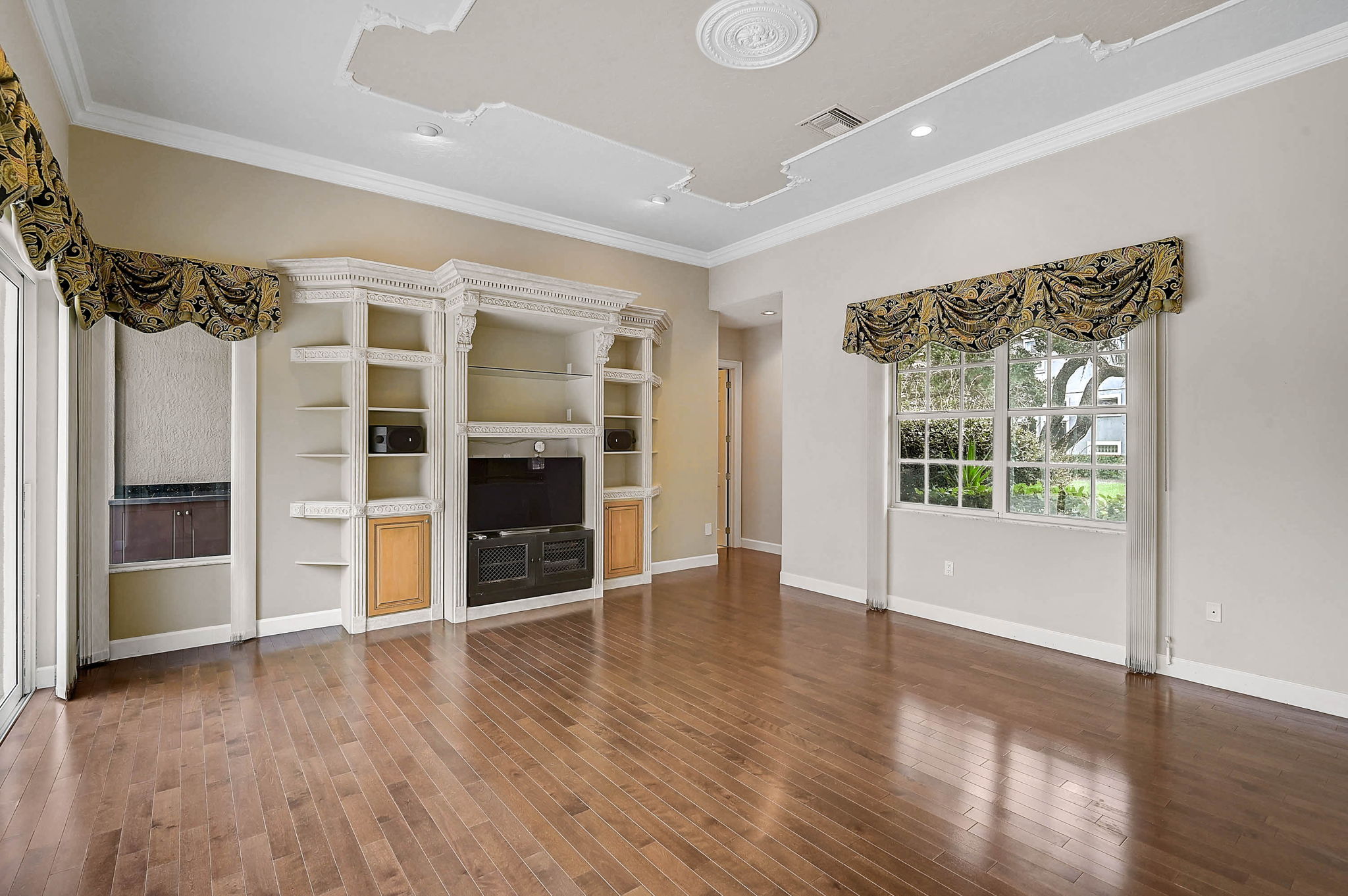 852 Macewen Dr-41