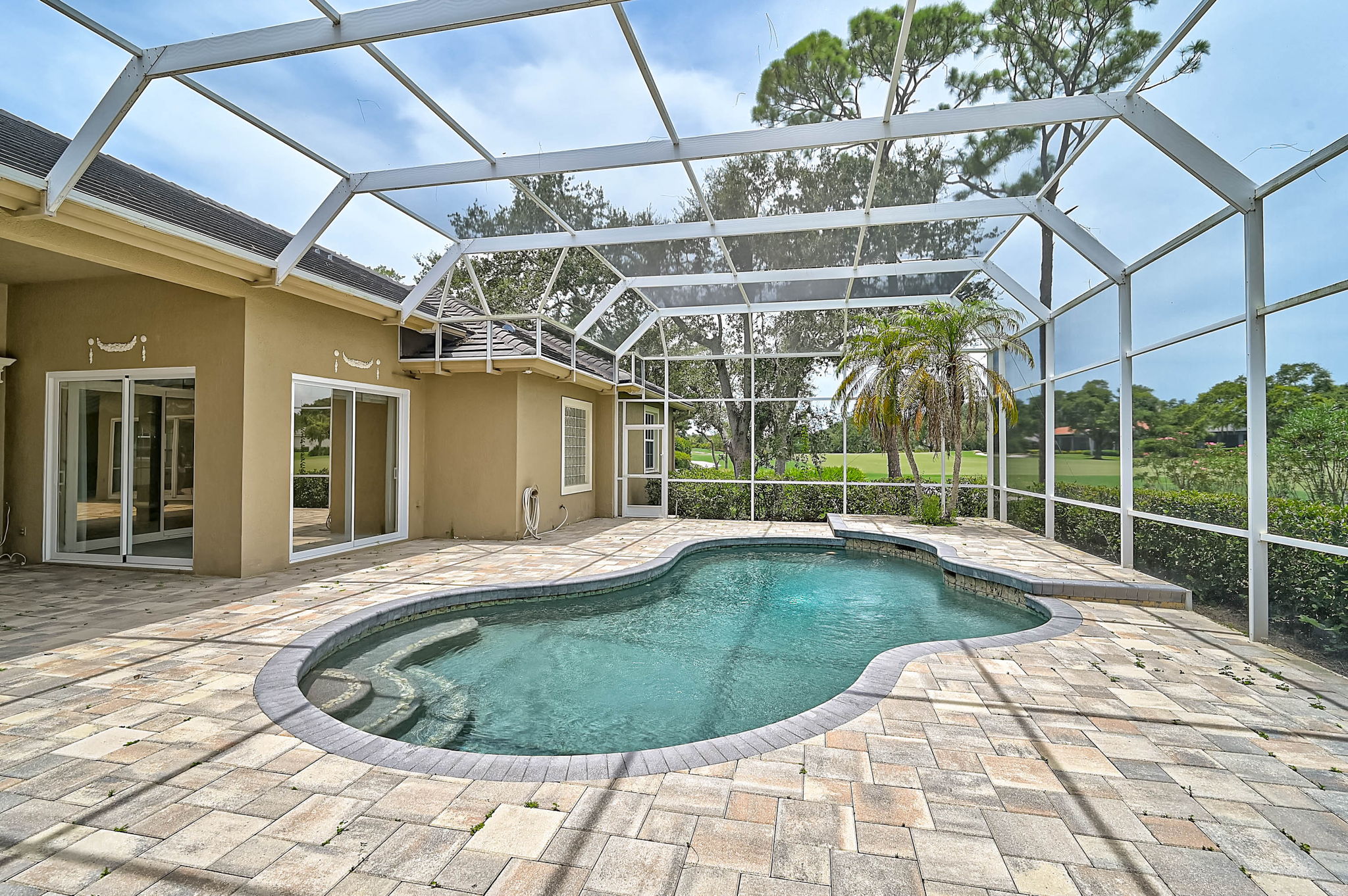 852 Macewen Dr-50